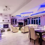 Mateo - 3 Bed With Terrace&private Pool Vodovada