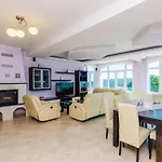 Mateo - 3 Bed With Terrace&private Pool Vodovada