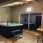 Mateo - 3 Bed With Terrace&private Pool * Vodovada