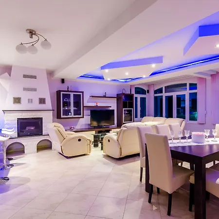 Mateo - Three Bedroom With Terrace And Private Pool Vodovada