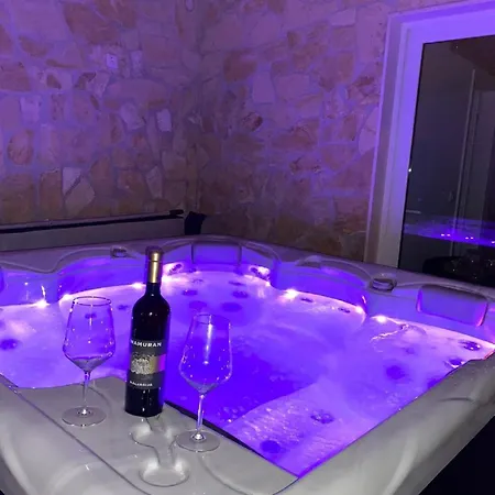 Mateo - 3 Bed With Terrace&private Pool Villa *