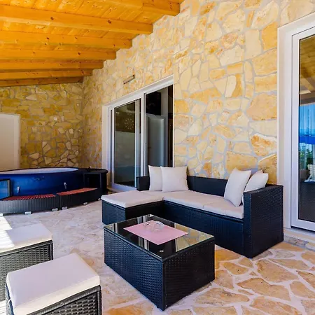 Mateo - Three Bedroom With Terrace And Private Pool Vodovada