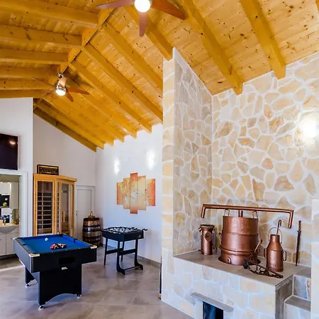 Villa Mateo - 3 Bed With Terrace&private Pool