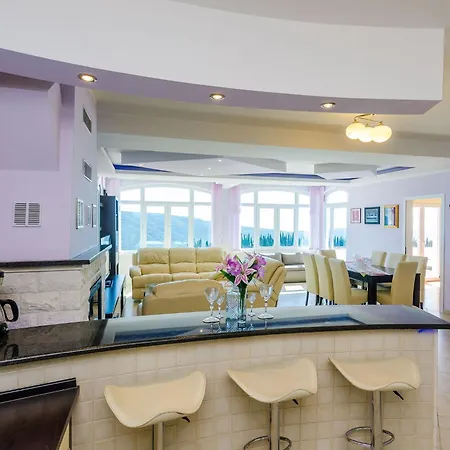 Villa Mateo - 3 Bed With Terrace&private Pool *