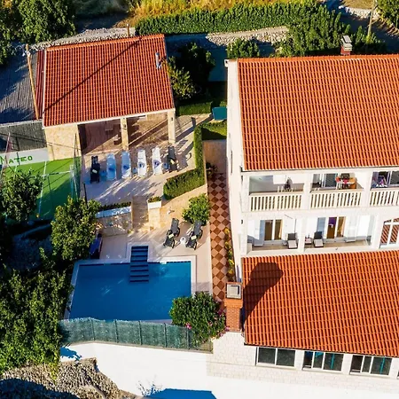 Villa Mateo - 3 Bed With Terrace&private Pool