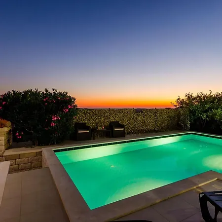 Villa Mateo - 3 Bed With Terrace&private Pool *
