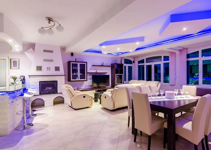 Mateo - 3 Bed With Terrace&private Pool Vodovada