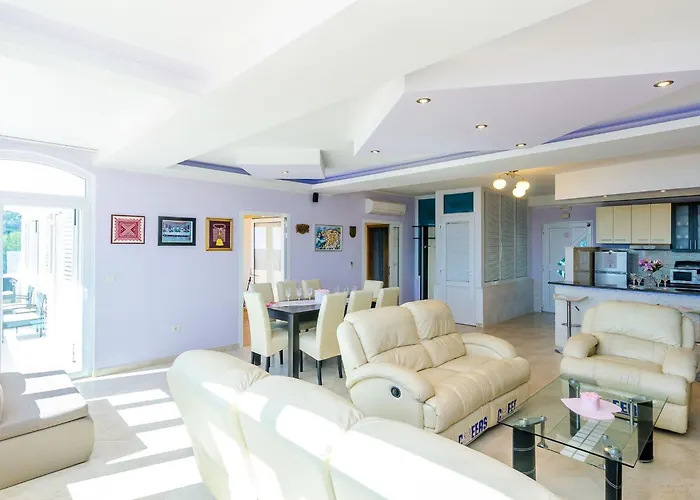 Mateo - 3 Bed With Terrace&private Pool וילה