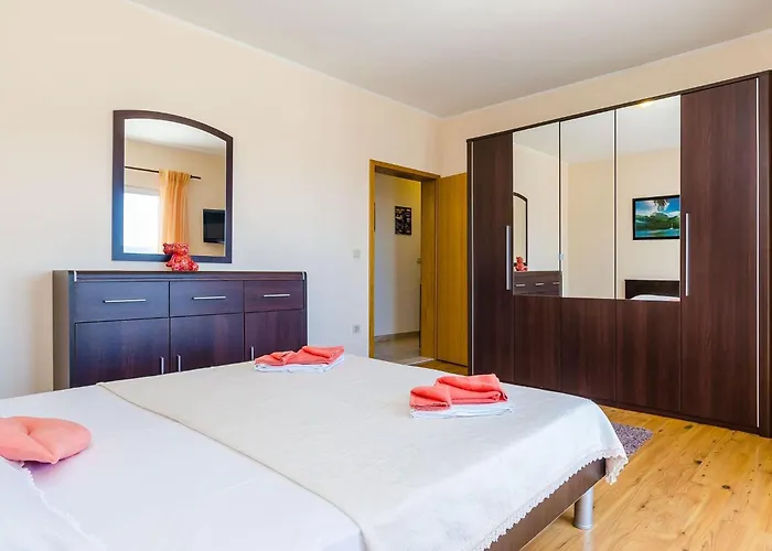 Mateo - 3 Bed With Terrace&private Pool